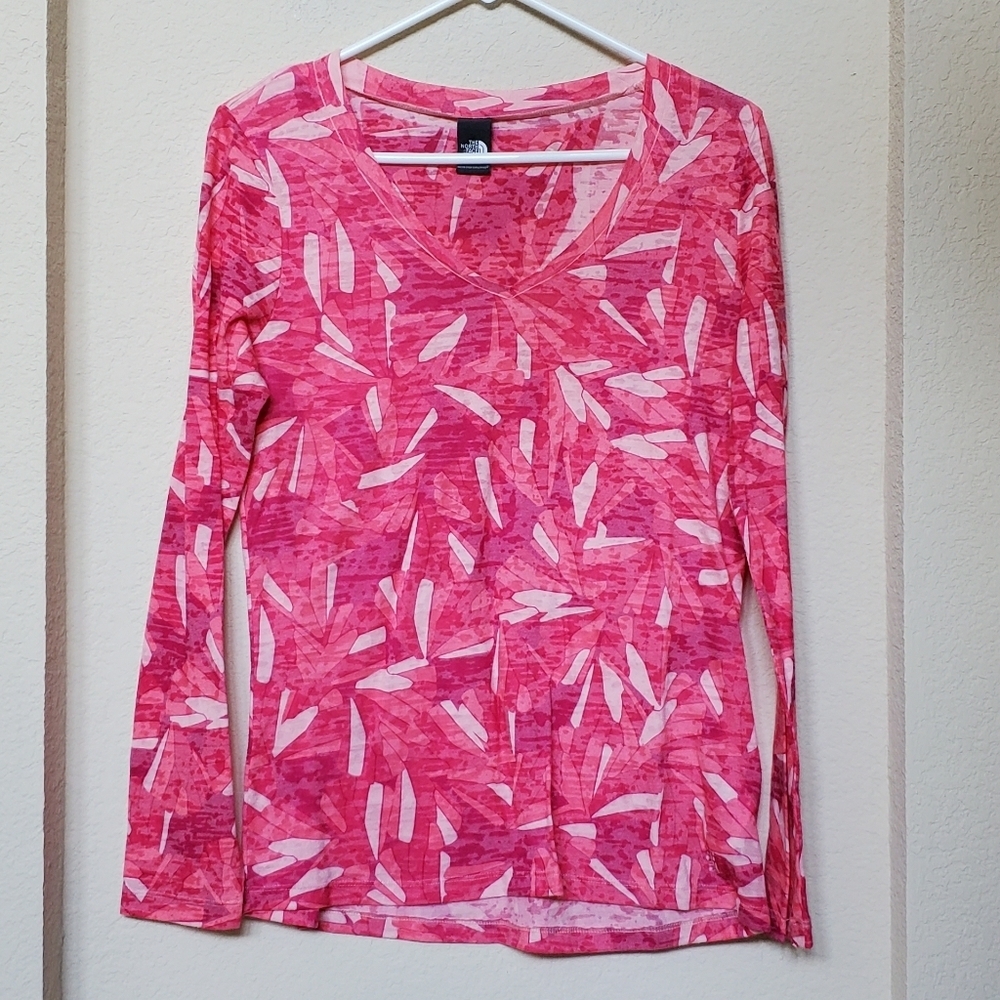 The North Face Abstract V Neck Tee. Size Medium
